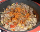 Marhapörkölt burgonyával recept fázis 4 fotója