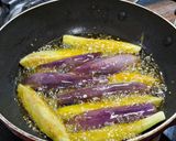 A picture of step 3 of Chok Wangun (Kashmiri-style Tangy Brinjals).
