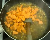A picture of step 4 of Chickpea curry (vegan).