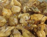 Hình bước làm 2 của món Gà kho lá quế