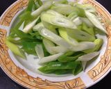 Foto langkah ke 3 dari resep Kentang Wortel Tumis Kental.
