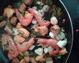 Foto del paso 4 de la receta: Paella mixta de arroz negro