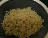 Foto langkah ke 1 dari resep Omelet mie instant.