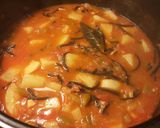 Foto del paso 11 de la receta Cazuela de atún rojo fresco, con fideos negros y patatas
