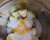 A picture of step 1 of Banana apple smoothi.