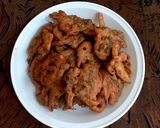 A picture of step 6 of Veg crispy pakoray 🥬🥔🧅🥬.