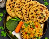 सत्तू की मोटी रोटी और आलू प्याज टमाटर की चटपटी चटनी - स्वादिष्ट पौष्टिक देसी भोजन रेसिपी चरण 11 फोटो