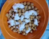 A picture of step 8 of Achari chana chaat.