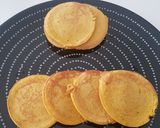 Foto del passaggio 4 della ricetta Pancake alla zucca senza lattosio