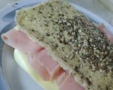 Foto del paso 3 de la receta: Sándwich de jamón y queso con pan keto en microondas