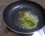 A picture of step 3 of Diwani handi (in green gravy).