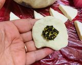 صورة لخطوة 2 من وصفة خليه نحل 🐝 المالحه مع جبنة وزيت وزعتر والمرتديلا