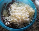Foto del paso 2 de la receta: Pupusas revueltas de frijol y loroco con queso