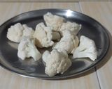 A picture of step 1 of Cauliflower Fritters (less oil Cooking : Without Frying).