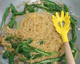 Foto langkah ke 3 dari resep Mie Tok-Tok Spesial Topping Ayam Popcorn.