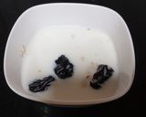 A picture of step 1 of Oats and dates milkshake.