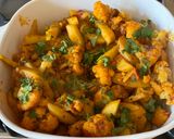 A picture of step 4 of Cauliflower and potato curry.