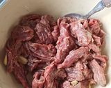 Une image de l'étape 1 de Boeuf sauté aux oignons.