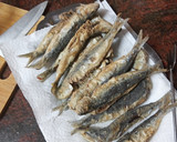 Foto del paso 2 de la receta: Sardinas fritas con papas y mojo verde