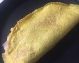 Foto del paso 4 de la receta: OMELET🌮(relleno de panceta ahumada, queso y aceitunas)🌮Y en homenaje al DÍA INTERNACIONAL DEL HUEVO🥚
