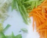 A picture of step 4 of Chicken and veg hakka noodles-Indochinese.