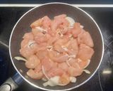 Hình bước làm 3 của món Cơm gà trứng kiểu Nhật (Oyakodon)
