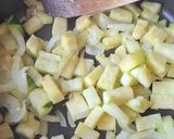 Une image de l'étape 2 de Tagliatelles de courgettes et bolognaise végétale.