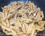 Foto del paso 4 de la receta: Macarrones con salsa puttanesca y atún