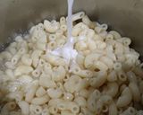 Foto langkah ke 3 dari resep Mac N Cheese.