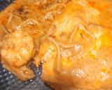 Foto del paso 11 de la receta: Salmón en salsa de gambas con angurinhas