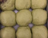Foto langkah ke 5 dari resep Roti pandan isi kelapa.