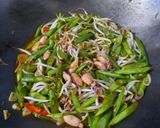 Foto langkah ke 5 dari resep Tumis Baby Cumi,Buncis, Taoge.