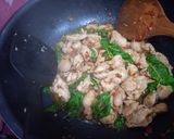 รูปขั้นตอนการทำที่ 3 ของ กะเพราเนื้อน่องไก่ - คีโต