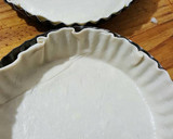 Foto del paso 7 de la receta: Tarta de cebolla y queso fácil rápida y económica