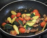 A picture of step 3 of Zucchini and Tomato Consommé Spaghetti.