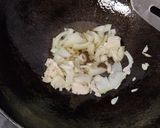 Foto langkah ke 2 dari resep Creamy Mushroom Sauce.