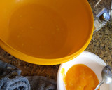 Foto del paso 5 de la receta: Patitas de puerco capeadas en salsa roja