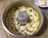 Foto del paso 4 de la receta: Torta de manzanas invertida