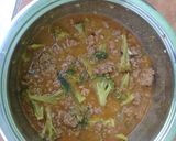 A picture of step 4 of Mince meat with broccoli.