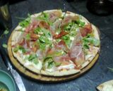 Foto del paso 3 de la receta: Pizza de rúcula y jamón crudo