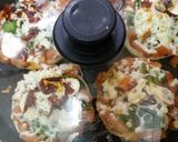 A picture of step 3 of Mini pizza.