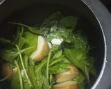 A picture of step 1 of Spinach-Potato Curry.