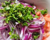 Foto del paso 3 de la receta: Salmón a la limonada con papas rústicas y ensalada a la chilena