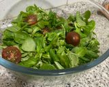 Foto del paso 1 de la receta: Ensalada de canónigos con queso de cabra, nueces y mermelada de frambuesa