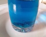 A picture of step 2 of Cinnamon blue fizz.