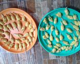 Foto langkah ke 5 dari resep Kue Garpu Toping Teri.