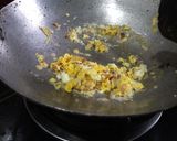 Foto langkah ke 2 dari resep Mie telur goreng simple.