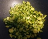 Foto del passaggio 1 della ricetta Risotto ai fiori di zucca e zucchine
