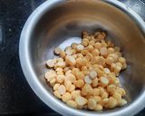 A picture of step 1 of Ridge gourd subji.