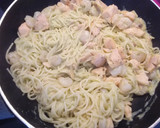 Foto del paso 4 de la receta: Espaguetis con salsa de calabacín salmón y gambas